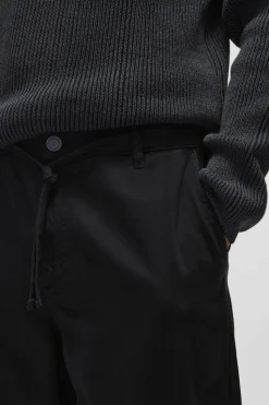 Online boohooMAN Baggy Tapered Chinos In black