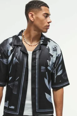 Flash Sale boohooMAN Boxy Printed Satin Revere Short Sleeve Shirt black