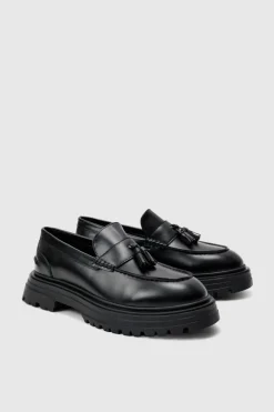 New boohooMAN Chunky Sole Tassel Loafer In black