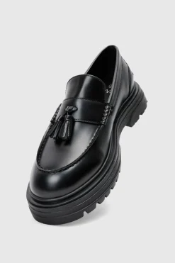 New boohooMAN Chunky Sole Tassel Loafer In black