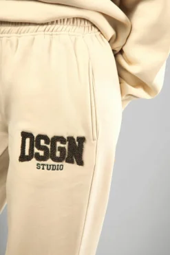 Store boohoo Dsgn Studio Towelling Applique Straight Leg Jogger stone