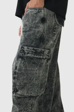 Cheap boohooMAN Elasticated Waist Parachute Acid Wash Cargo Jeans black