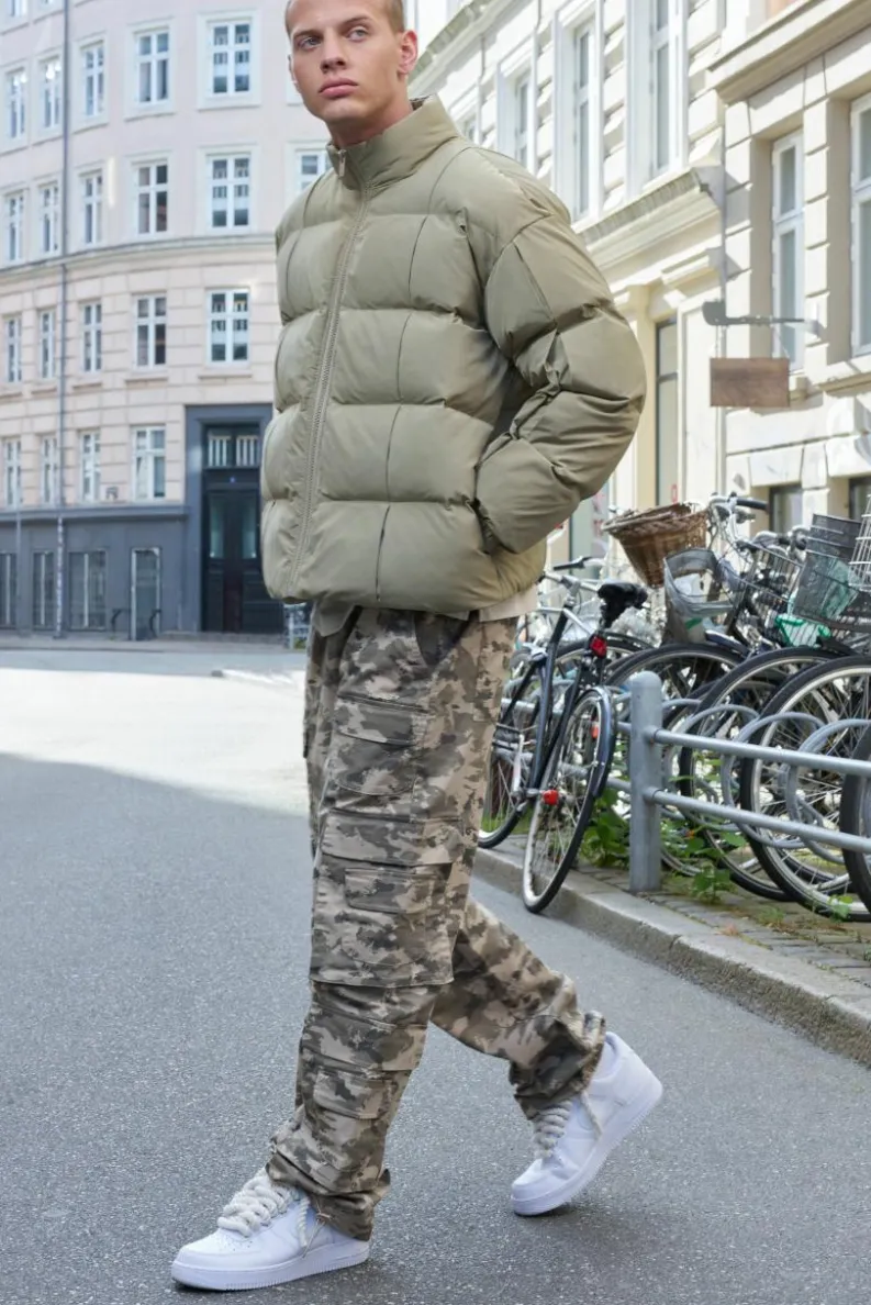Discount boohooMAN Elasticated Waist Relaxed Stacked Camo Cargo Trousers khaki
