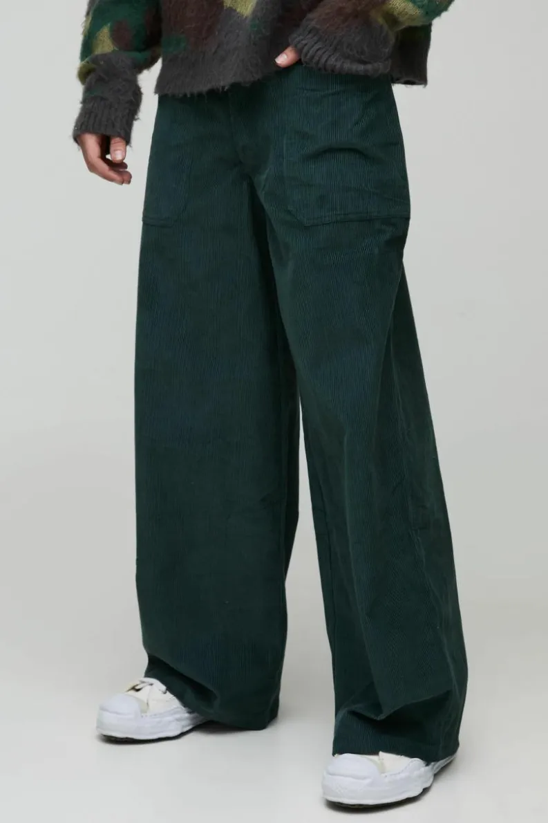 Fashion boohooMAN Extreme Baggy Corduroy Trouser dark green