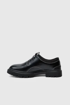 Store boohooMAN Faux Leather Contrast Stitch Brogue In black