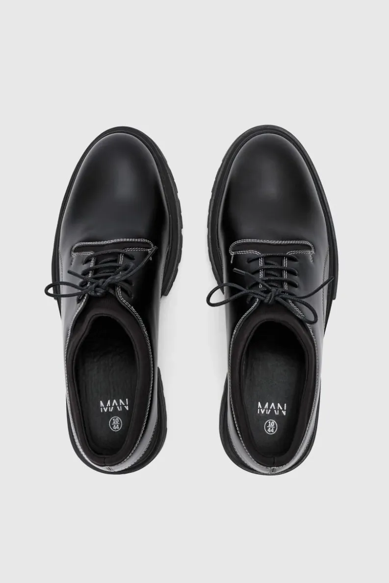 Store boohooMAN Faux Leather Contrast Stitch Brogue In black