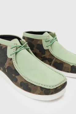 Hot boohooMAN Faux Suede Camo Apron Front Shoes In green