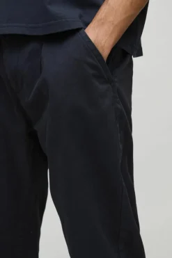 Online boohooMAN Fixed Waist Relaxed Cropped Pleated Chino Trousers navy
