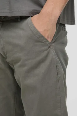 Online boohooMAN Fixed Waist Straight Chino Trousers grey