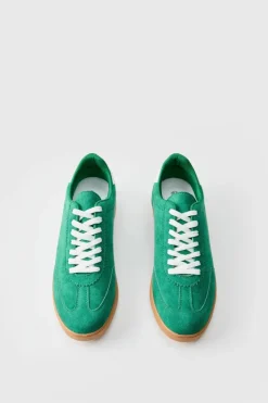 Fashion boohooMAN Gum Sole Trainer In green