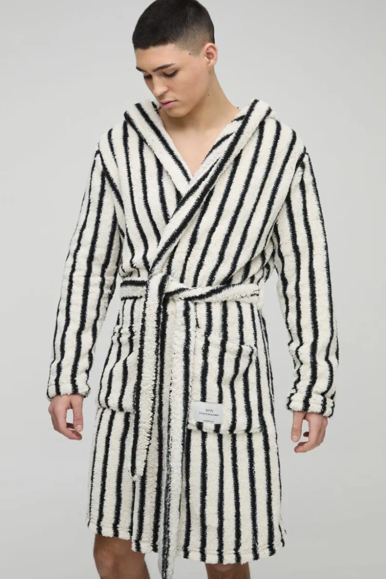 Store boohooMAN Heavyweight Stripe Fleece Robe With Woven Tab beige