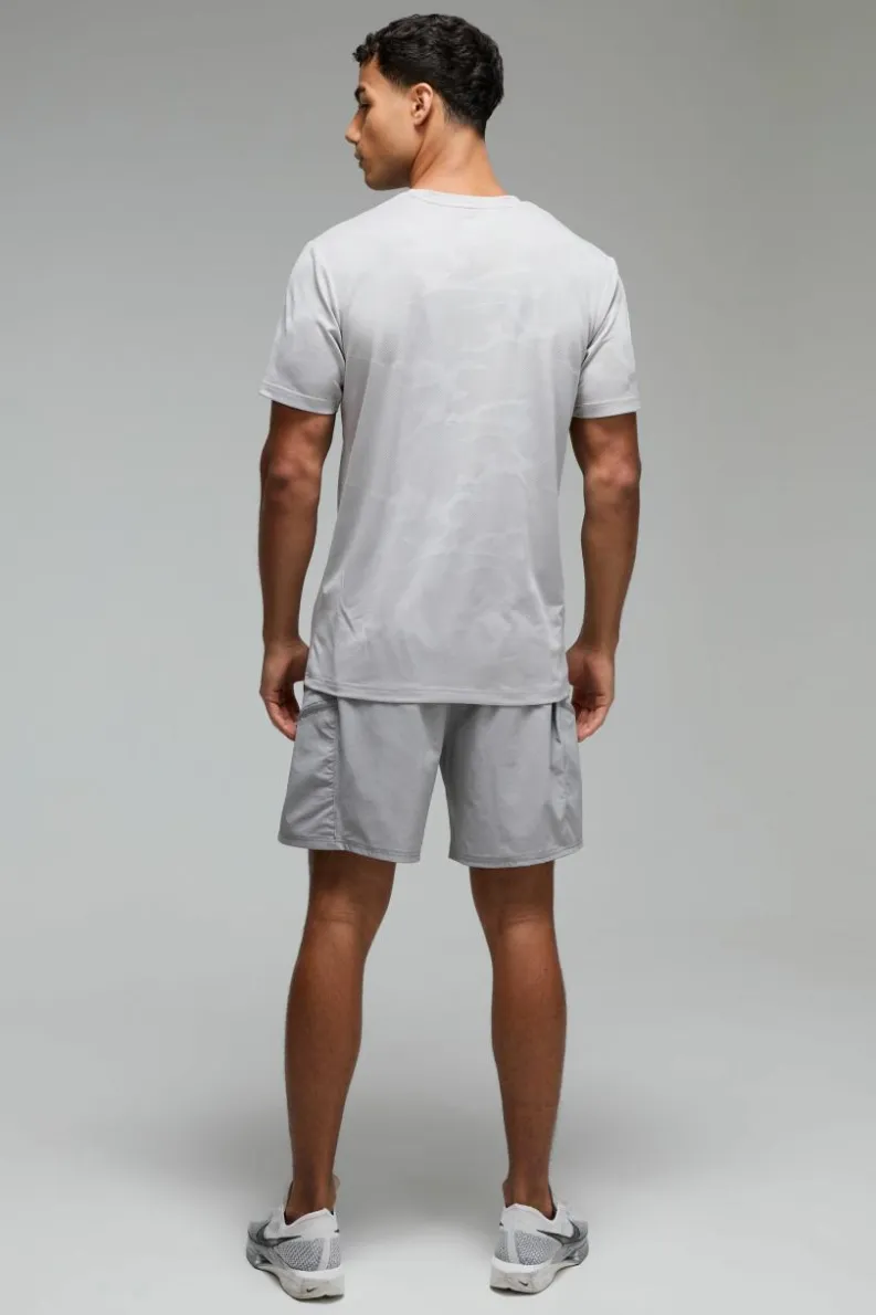 Best Sale boohooMAN Man Active Camo Jacquard Regular Fit T-shirt light grey