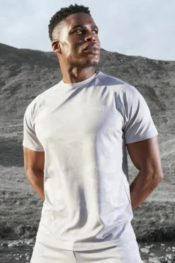 Best Sale boohooMAN Man Active Camo Raglan Performance Regular Fit T-shirt grey