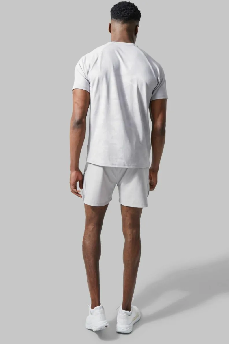 Best Sale boohooMAN Man Active Camo Raglan Performance Regular Fit T-shirt grey