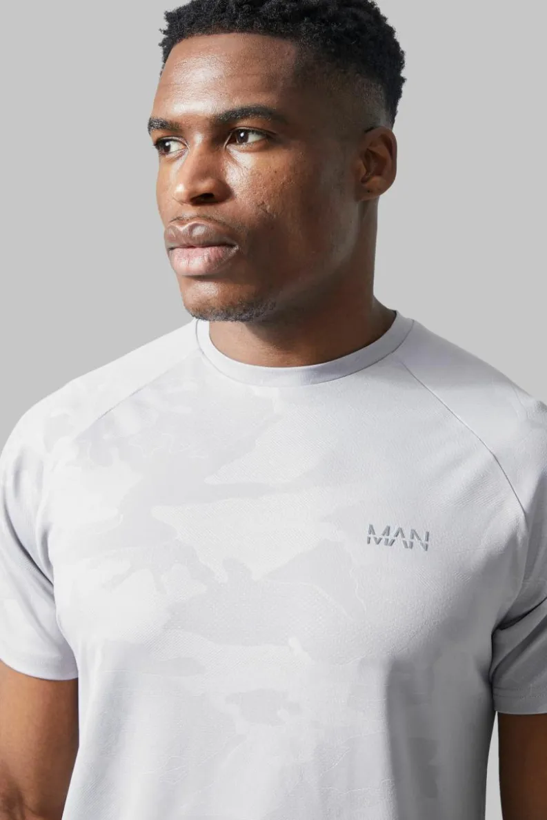 Best Sale boohooMAN Man Active Camo Raglan Performance Regular Fit T-shirt grey