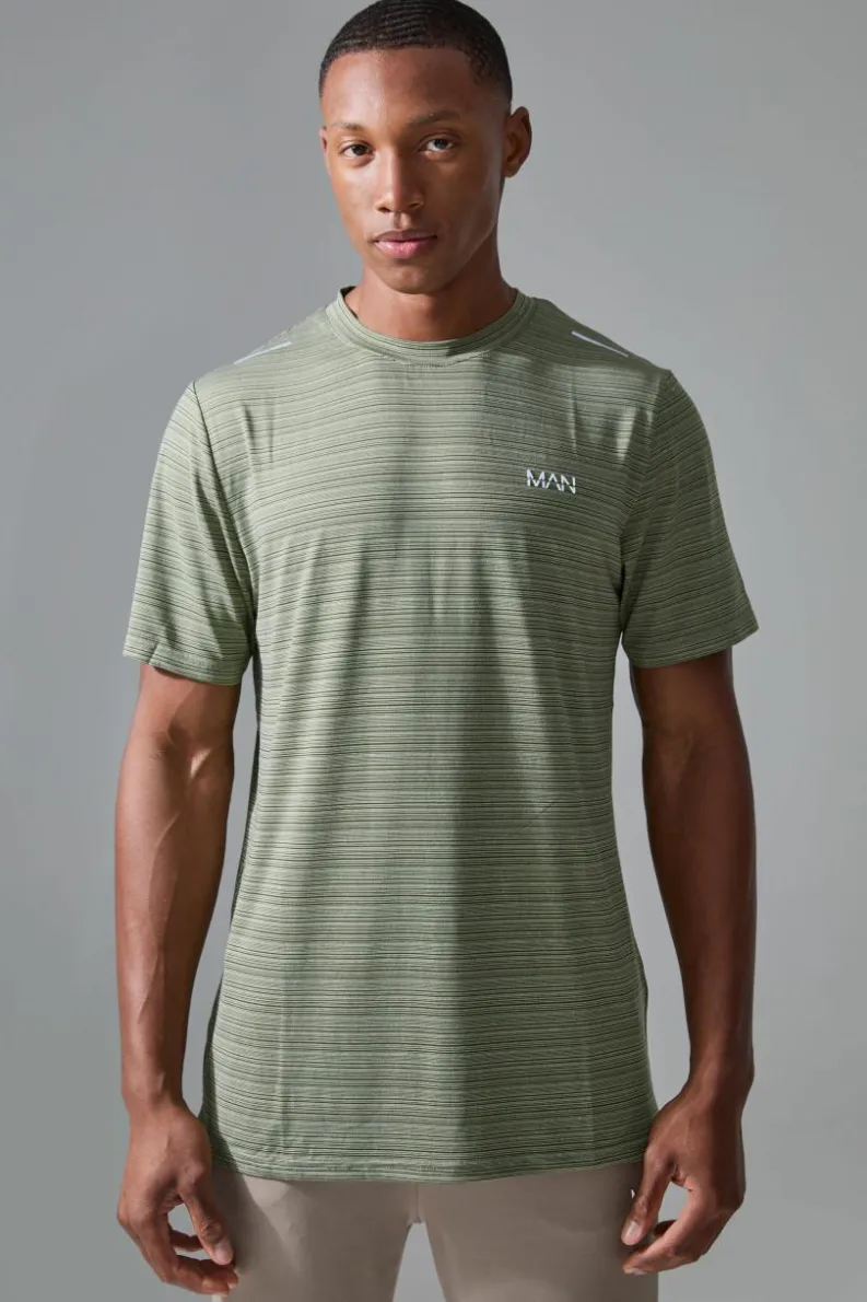 Fashion boohooMAN Man Active Engineered Performance Reg Fit T-shirt khaki