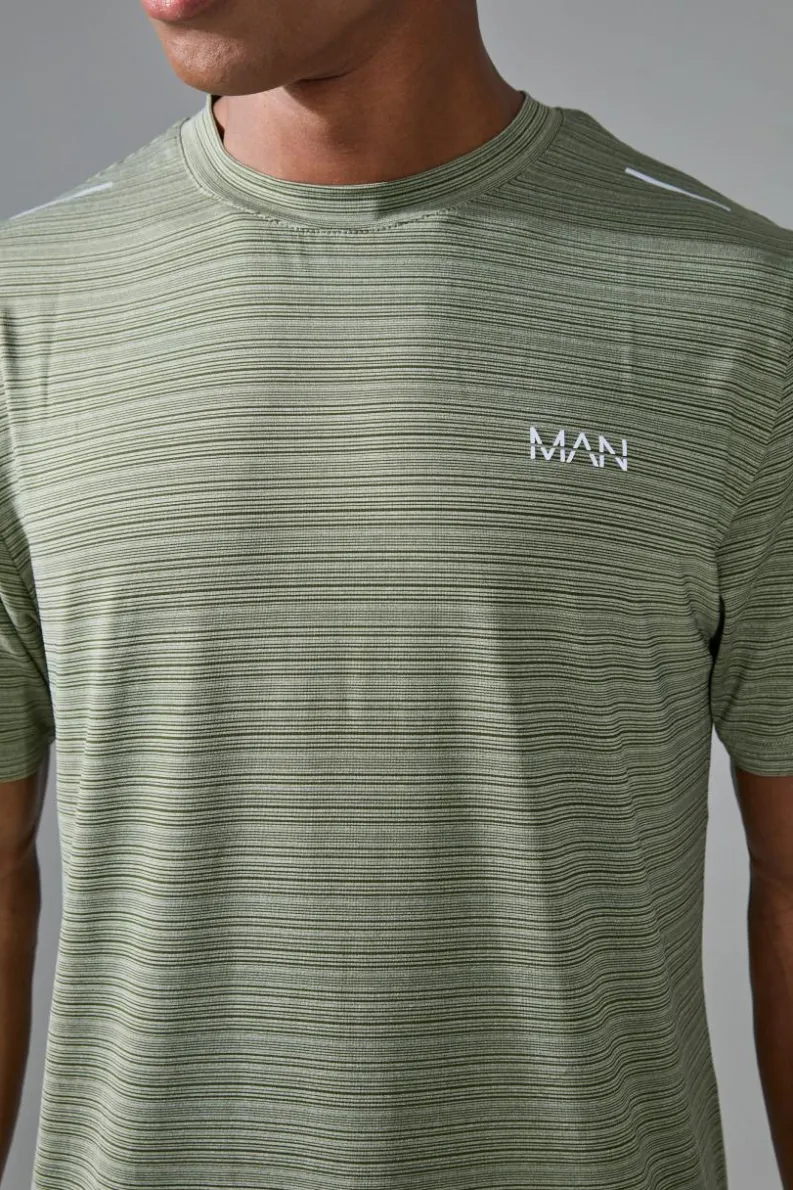 Fashion boohooMAN Man Active Engineered Performance Reg Fit T-shirt khaki