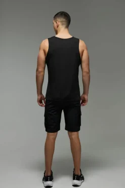 Store boohooMAN Man Active Engineered Performance Reg Fit Vest black