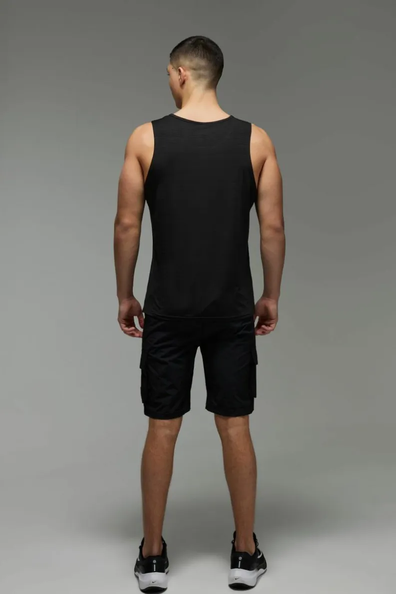 Store boohooMAN Man Active Engineered Performance Reg Fit Vest black