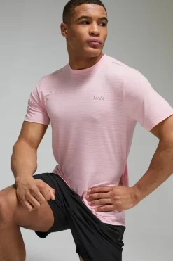 Fashion boohooMAN Man Active Engineered Performance Reg Fit T-shirt pink