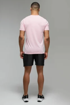Fashion boohooMAN Man Active Engineered Performance Reg Fit T-shirt pink