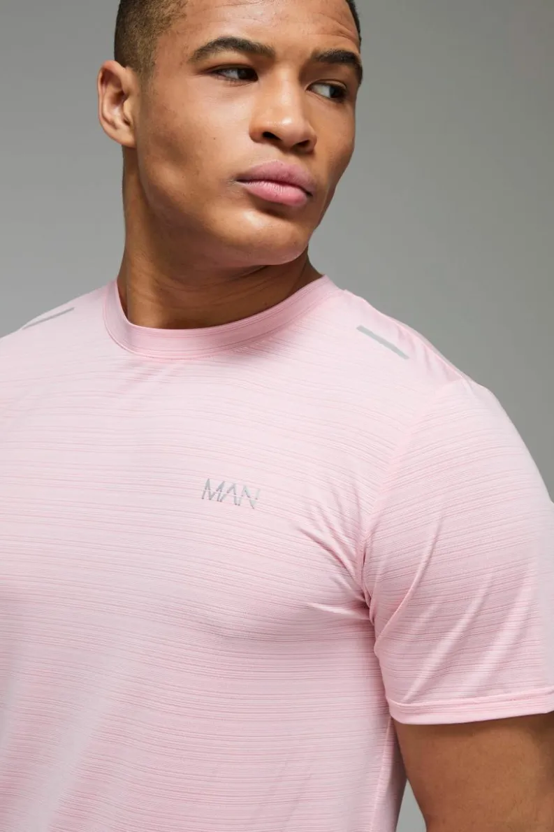 Fashion boohooMAN Man Active Engineered Performance Reg Fit T-shirt pink