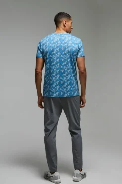 Clearance boohooMAN Man Active Geo Camo Performance Regular Fit T-shirt blue