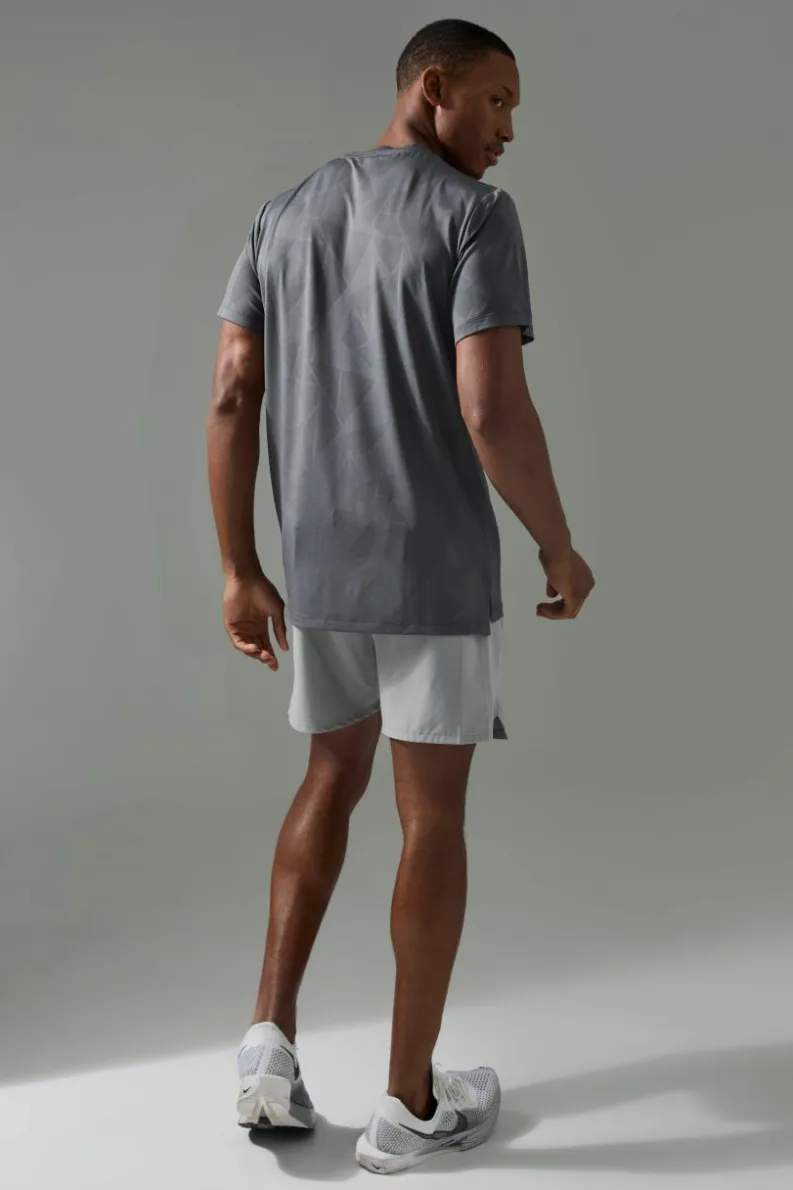 Fashion boohooMAN Man Active Geo Jacquard Regular Fit T-shirt charcoal