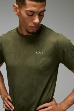 Flash Sale boohooMAN Man Active Geo Jacquard Regular Fit T-shirt khaki
