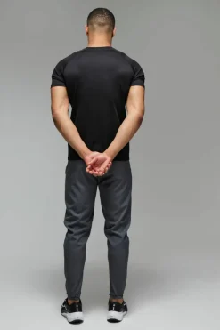 Best Sale boohooMAN Man Active Gym Tapered Jogger charcoal