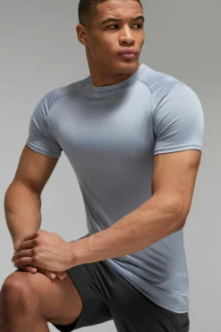 Fashion boohooMAN Man Active Lightweight Essentials Gym Muscle Fit Raglan T-shirt light grey