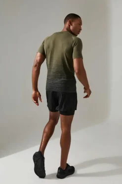 Store boohooMAN Man Active Ombre Seamless Muscle Fit T-shirt khaki