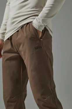 Fashion boohooMAN Man Active Shower Resist Tapered Trail Jogger brown