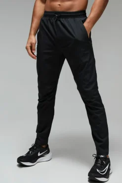 Flash Sale boohooMAN Man Active Shower Resist Tapered Trail Jogger black