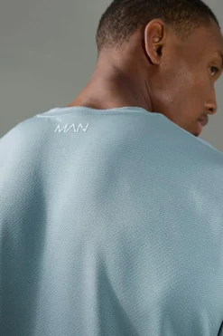 Sale boohooMAN Man Active Sweat-Wicking Gym Performance T-Shirt sage