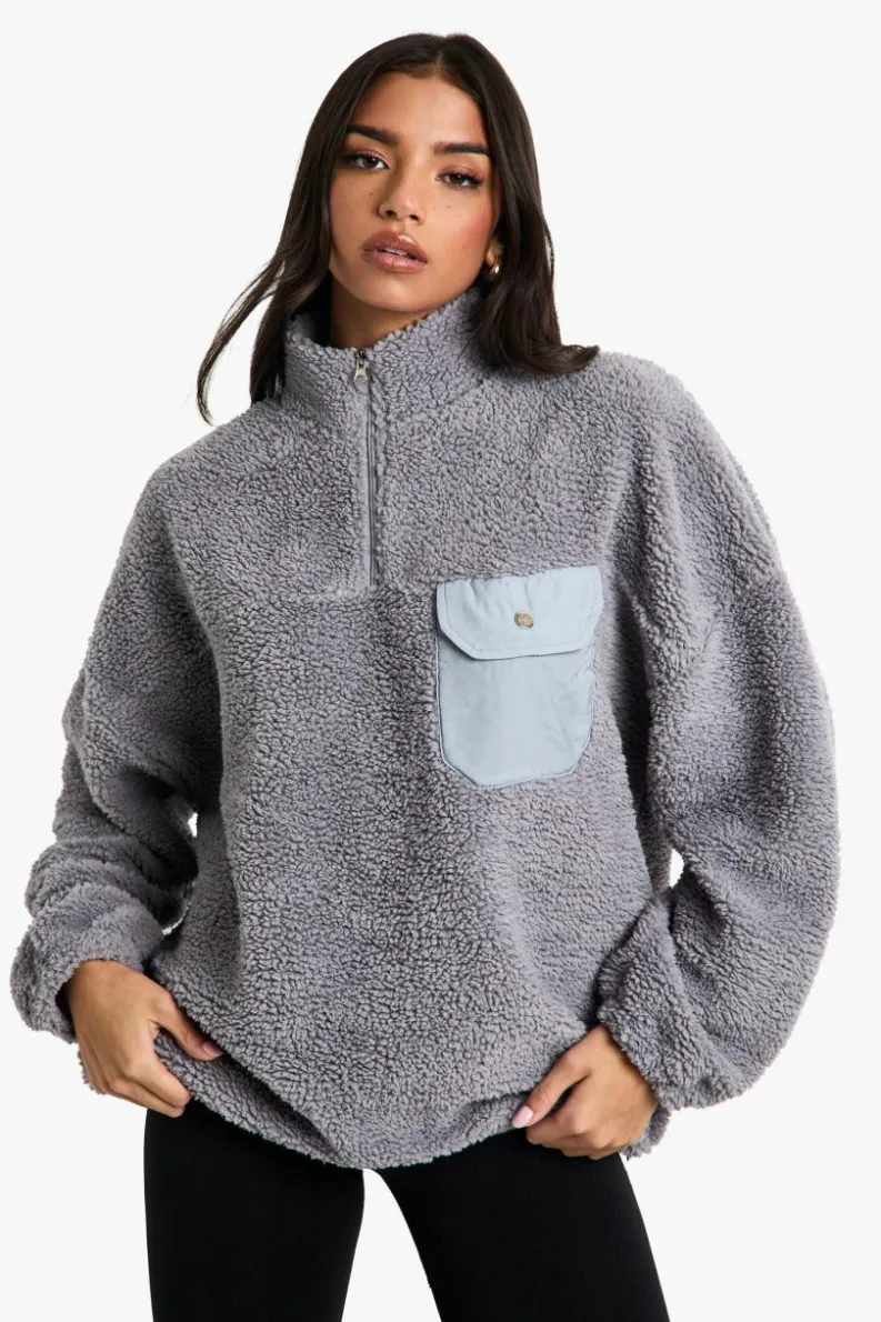 Store boohoo Nylon Pocket Detail Oversized Half Zip Borg Sweatshirt light grey