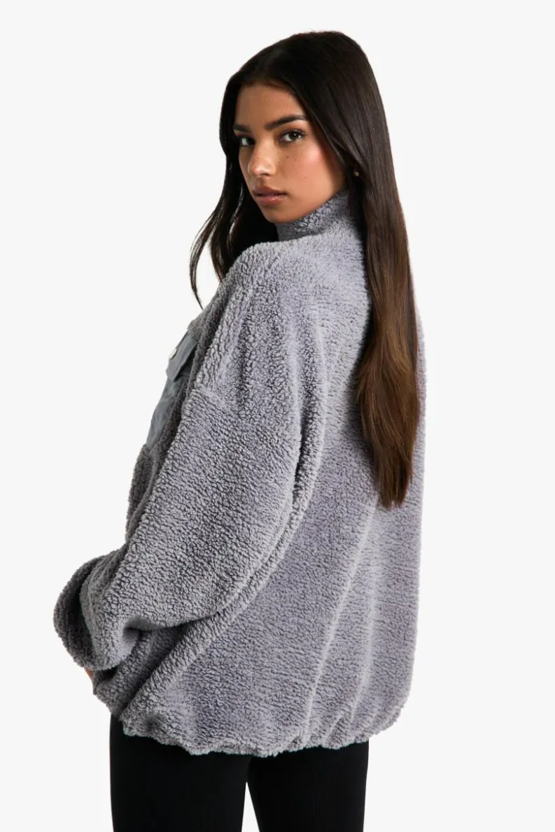 Store boohoo Nylon Pocket Detail Oversized Half Zip Borg Sweatshirt light grey