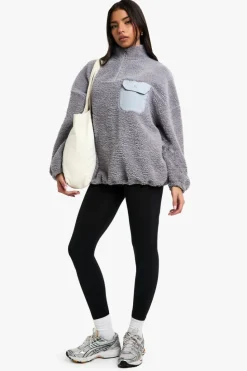 Store boohoo Nylon Pocket Detail Oversized Half Zip Borg Sweatshirt light grey