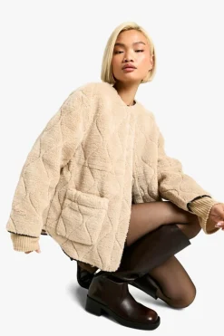 Store boohoo Onion Quilt Faux Fur Teddy Jacket beige