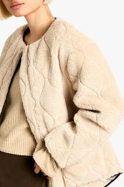 Store boohoo Onion Quilt Faux Fur Teddy Jacket beige