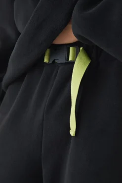 Online boohooMAN Oversized Belted Polar Fleece Jogger black