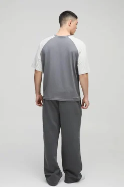 Outlet boohooMAN Oversized Boxy Colour Block Worldwide Raglan T-shirt charcoal
