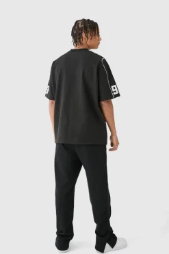 New boohooMAN Oversized Extended Neck Universal Graphic T-shirt black