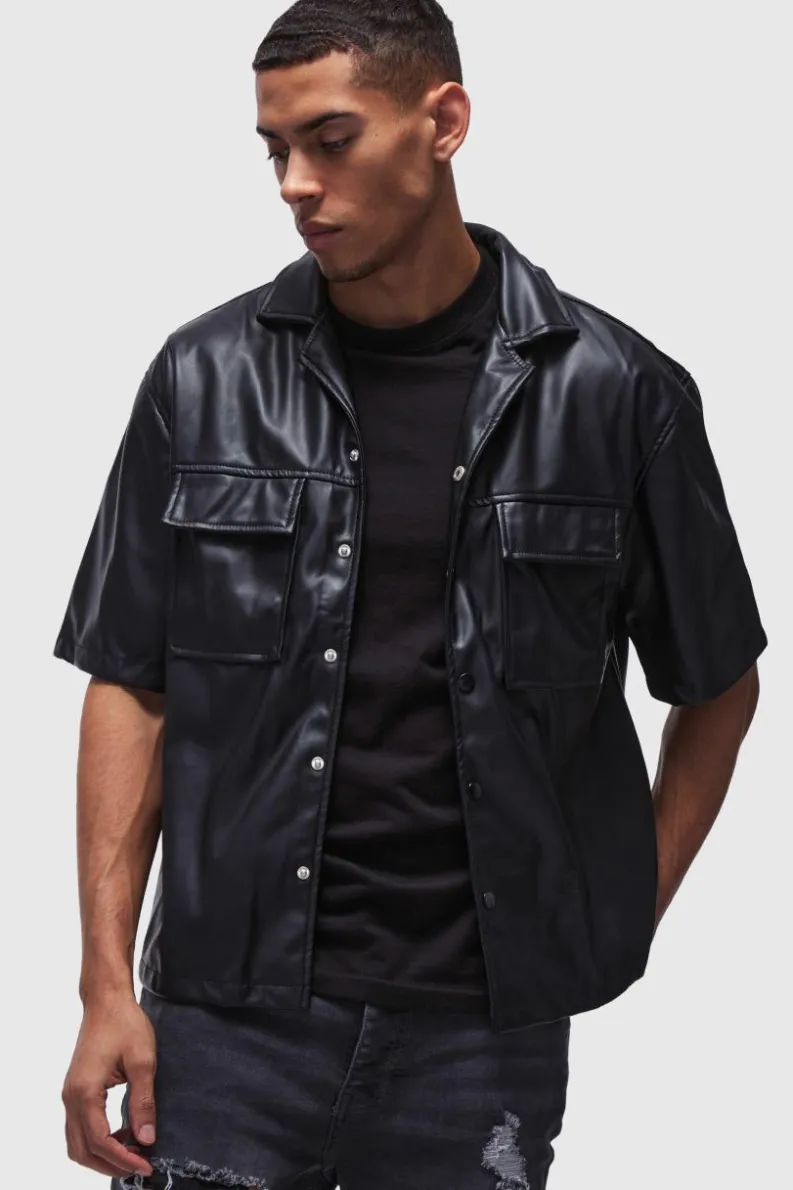 Store boohooMAN Oversized PU Short Sleeve Overshirt black
