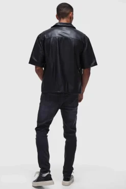 Store boohooMAN Oversized PU Short Sleeve Overshirt black