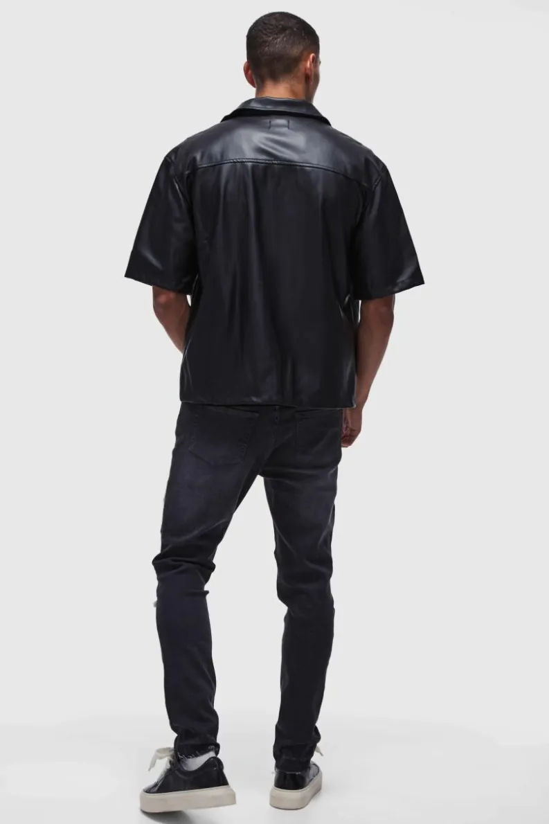 Store boohooMAN Oversized PU Short Sleeve Overshirt black