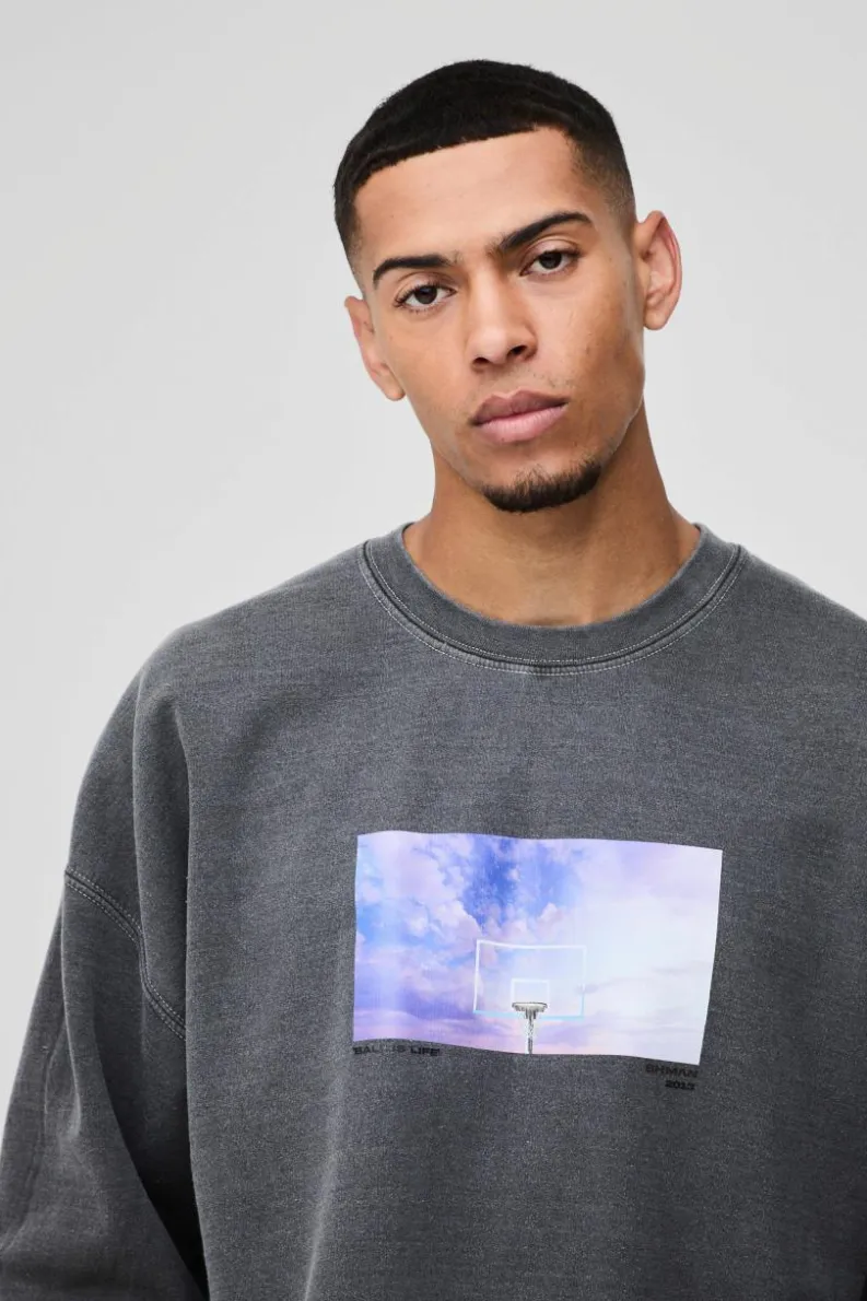 Sale boohooMAN Oversized Sky Box Graphic Washed Sweatshirt charcoal