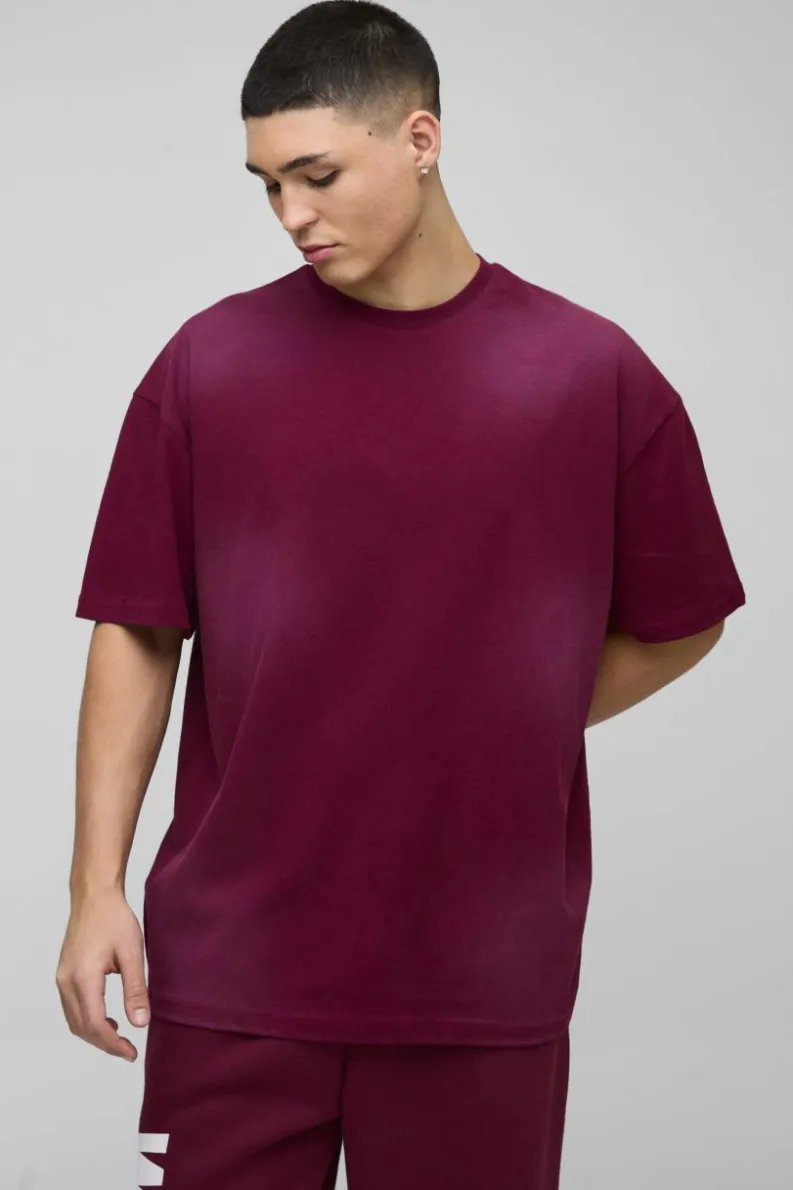 Online boohooMAN Oversized Spray Wash T-shirt burgundy