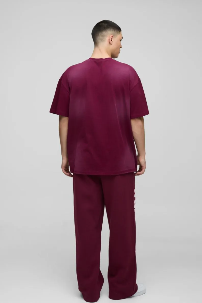 Online boohooMAN Oversized Spray Wash T-shirt burgundy