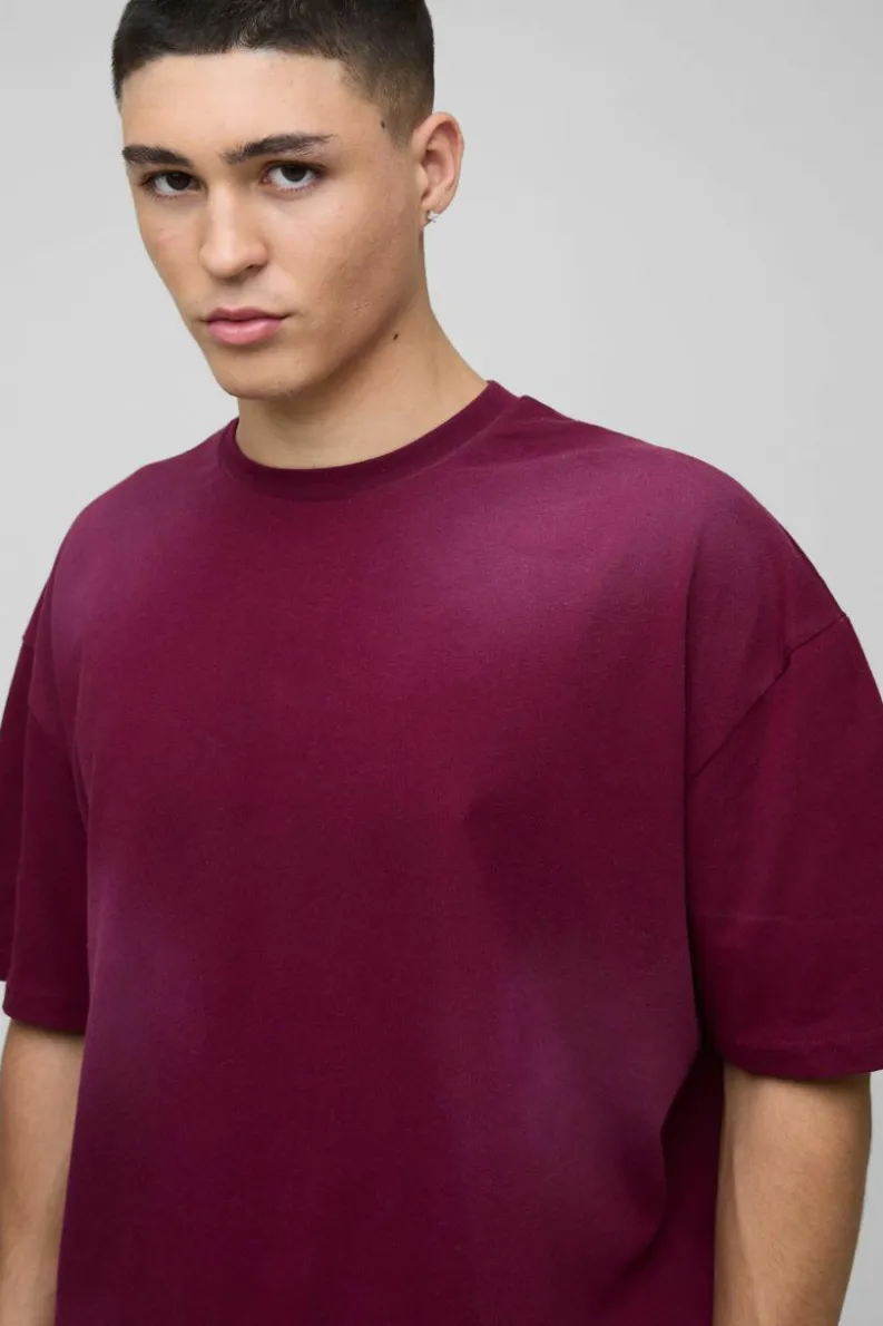Online boohooMAN Oversized Spray Wash T-shirt burgundy